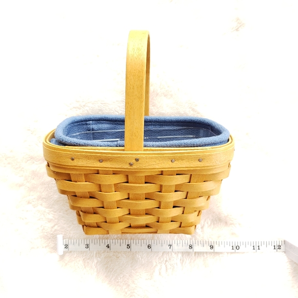 Vintage Longaberger Berry Basket (2002) - Picture 7 of 8